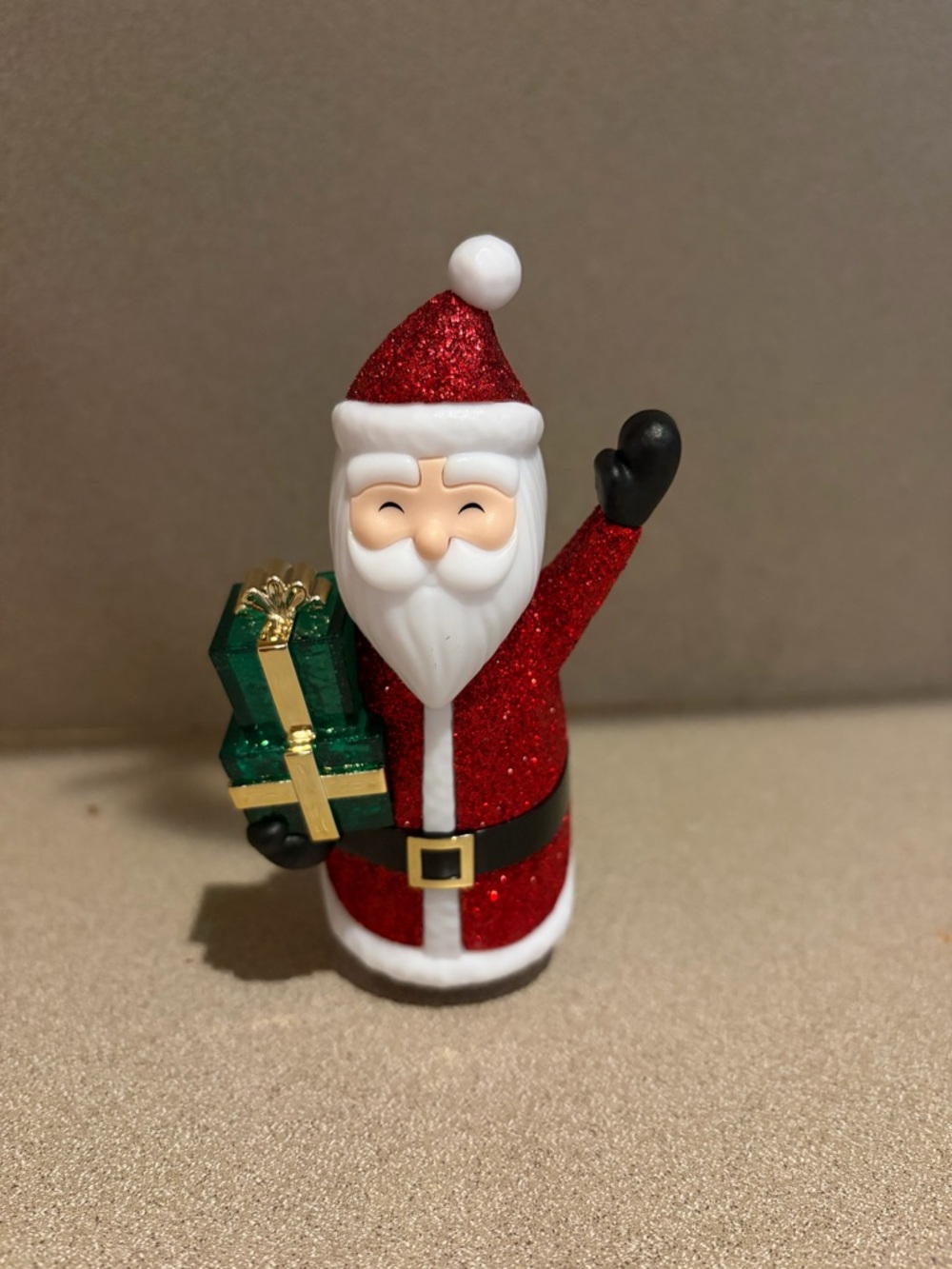 White barn /bath & body works Santa wallflower room fragrance